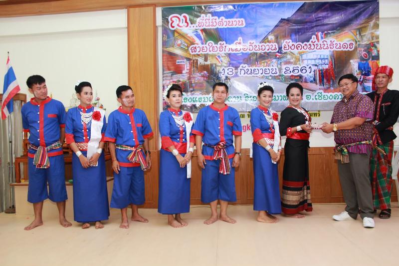 ภาพถ่าย ใช้ปุ่มลูกศร ซ้าย หรือ ขวา เลื่อนภาพถ่าย หรือปุ่มสามเหลี่ยมฉายภาพอัตโนมัติ  ถ้าต้องการบันทึกภาพ ใช้เมาส์คลิกขวาเลือกหัวข้อ  เป็นรูปภาพเป็น.. หรือ save as.. แสดงเต็มจอภาพ กุดปุ่ม F11 