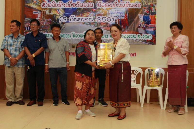 ภาพถ่าย ใช้ปุ่มลูกศร ซ้าย หรือ ขวา เลื่อนภาพถ่าย หรือปุ่มสามเหลี่ยมฉายภาพอัตโนมัติ  ถ้าต้องการบันทึกภาพ ใช้เมาส์คลิกขวาเลือกหัวข้อ  เป็นรูปภาพเป็น.. หรือ save as.. แสดงเต็มจอภาพ กุดปุ่ม F11 