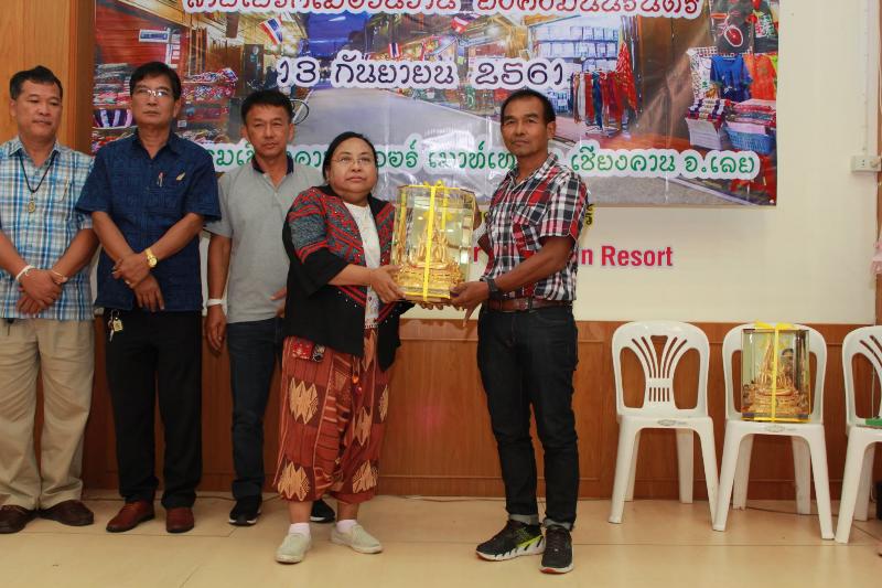 ภาพถ่าย ใช้ปุ่มลูกศร ซ้าย หรือ ขวา เลื่อนภาพถ่าย หรือปุ่มสามเหลี่ยมฉายภาพอัตโนมัติ  ถ้าต้องการบันทึกภาพ ใช้เมาส์คลิกขวาเลือกหัวข้อ  เป็นรูปภาพเป็น.. หรือ save as.. แสดงเต็มจอภาพ กุดปุ่ม F11 