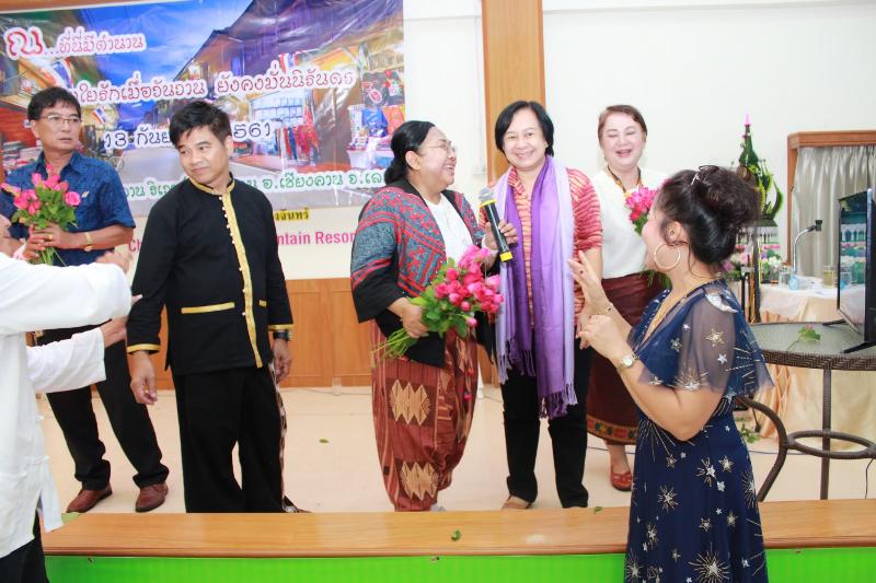 ภาพถ่าย ใช้ปุ่มลูกศร ซ้าย หรือ ขวา เลื่อนภาพถ่าย หรือปุ่มสามเหลี่ยมฉายภาพอัตโนมัติ  ถ้าต้องการบันทึกภาพ ใช้เมาส์คลิกขวาเลือกหัวข้อ  เป็นรูปภาพเป็น.. หรือ save as.. แสดงเต็มจอภาพ กุดปุ่ม F11 