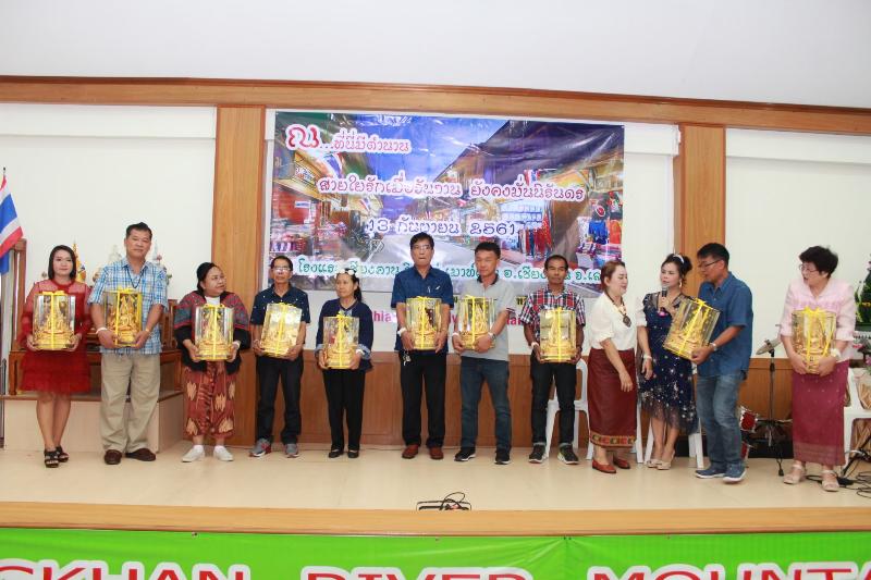 ภาพถ่าย ใช้ปุ่มลูกศร ซ้าย หรือ ขวา เลื่อนภาพถ่าย หรือปุ่มสามเหลี่ยมฉายภาพอัตโนมัติ  ถ้าต้องการบันทึกภาพ ใช้เมาส์คลิกขวาเลือกหัวข้อ  เป็นรูปภาพเป็น.. หรือ save as.. แสดงเต็มจอภาพ กุดปุ่ม F11 