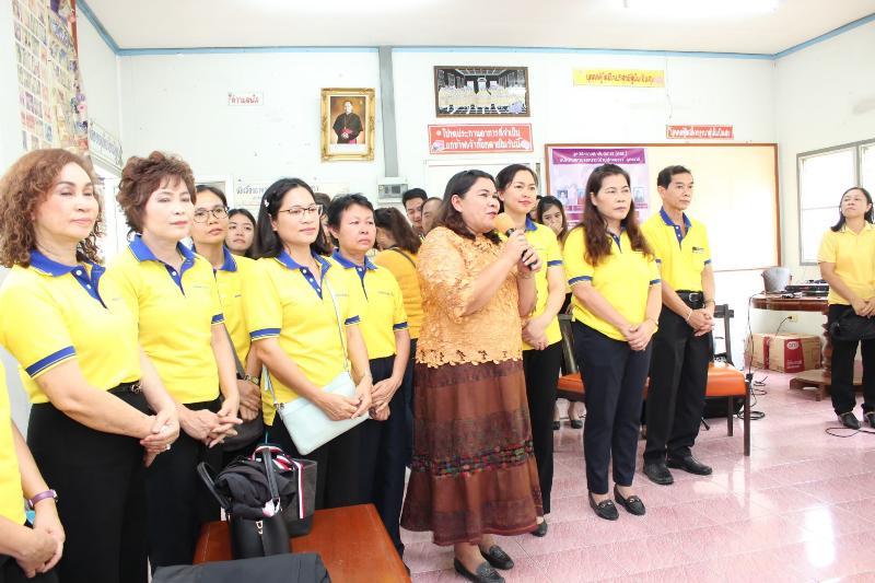 ภาพถ่าย ใช้ปุ่มลูกศร ซ้าย หรือ ขวา เลื่อนภาพถ่าย หรือปุ่มสามเหลี่ยมฉายภาพอัตโนมัติ  ถ้าต้องการบันทึกภาพ ใช้เมาส์คลิกขวาเลือกหัวข้อ  เป็นรูปภาพเป็น.. หรือ save as.. แสดงเต็มจอภาพ กุดปุ่ม F11 