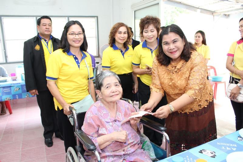 ภาพถ่าย ใช้ปุ่มลูกศร ซ้าย หรือ ขวา เลื่อนภาพถ่าย หรือปุ่มสามเหลี่ยมฉายภาพอัตโนมัติ  ถ้าต้องการบันทึกภาพ ใช้เมาส์คลิกขวาเลือกหัวข้อ  เป็นรูปภาพเป็น.. หรือ save as.. แสดงเต็มจอภาพ กุดปุ่ม F11 