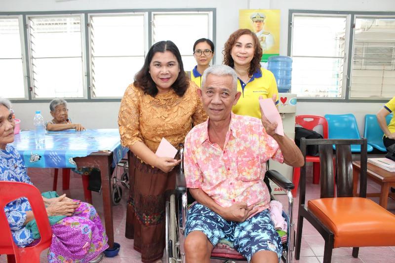 ภาพถ่าย ใช้ปุ่มลูกศร ซ้าย หรือ ขวา เลื่อนภาพถ่าย หรือปุ่มสามเหลี่ยมฉายภาพอัตโนมัติ  ถ้าต้องการบันทึกภาพ ใช้เมาส์คลิกขวาเลือกหัวข้อ  เป็นรูปภาพเป็น.. หรือ save as.. แสดงเต็มจอภาพ กุดปุ่ม F11 