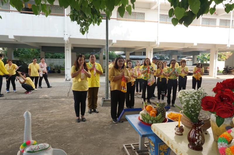 ภาพถ่าย ใช้ปุ่มลูกศร ซ้าย หรือ ขวา เลื่อนภาพถ่าย หรือปุ่มสามเหลี่ยมฉายภาพอัตโนมัติ  ถ้าต้องการบันทึกภาพ ใช้เมาส์คลิกขวาเลือกหัวข้อ  เป็นรูปภาพเป็น.. หรือ save as.. แสดงเต็มจอภาพ กุดปุ่ม F11 