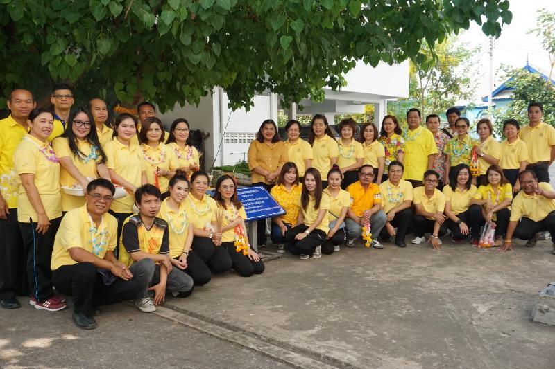 ภาพถ่าย ใช้ปุ่มลูกศร ซ้าย หรือ ขวา เลื่อนภาพถ่าย หรือปุ่มสามเหลี่ยมฉายภาพอัตโนมัติ  ถ้าต้องการบันทึกภาพ ใช้เมาส์คลิกขวาเลือกหัวข้อ  เป็นรูปภาพเป็น.. หรือ save as.. แสดงเต็มจอภาพ กุดปุ่ม F11 