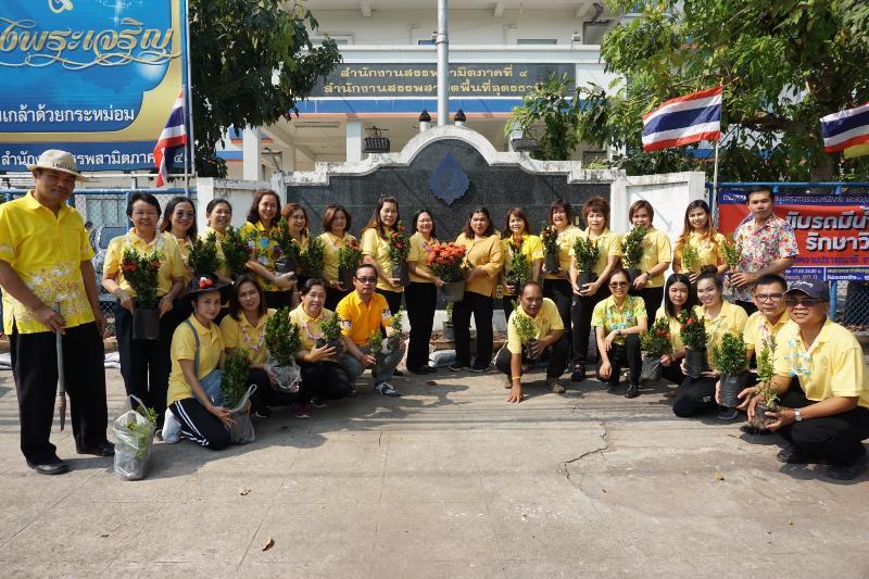 ภาพถ่าย ใช้ปุ่มลูกศร ซ้าย หรือ ขวา เลื่อนภาพถ่าย หรือปุ่มสามเหลี่ยมฉายภาพอัตโนมัติ  ถ้าต้องการบันทึกภาพ ใช้เมาส์คลิกขวาเลือกหัวข้อ  เป็นรูปภาพเป็น.. หรือ save as.. แสดงเต็มจอภาพ กุดปุ่ม F11 