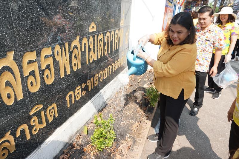 ภาพถ่าย ใช้ปุ่มลูกศร ซ้าย หรือ ขวา เลื่อนภาพถ่าย หรือปุ่มสามเหลี่ยมฉายภาพอัตโนมัติ  ถ้าต้องการบันทึกภาพ ใช้เมาส์คลิกขวาเลือกหัวข้อ  เป็นรูปภาพเป็น.. หรือ save as.. แสดงเต็มจอภาพ กุดปุ่ม F11 