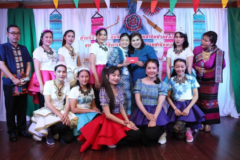 ภาพถ่าย ใช้ปุ่มลูกศร ซ้าย หรือ ขวา เลื่อนภาพถ่าย หรือปุ่มสามเหลี่ยมฉายภาพอัตโนมัติ  ถ้าต้องการบันทึกภาพ ใช้เมาส์คลิกขวาเลือกหัวข้อ  เป็นรูปภาพเป็น.. หรือ save as.. แสดงเต็มจอภาพ กุดปุ่ม F11 