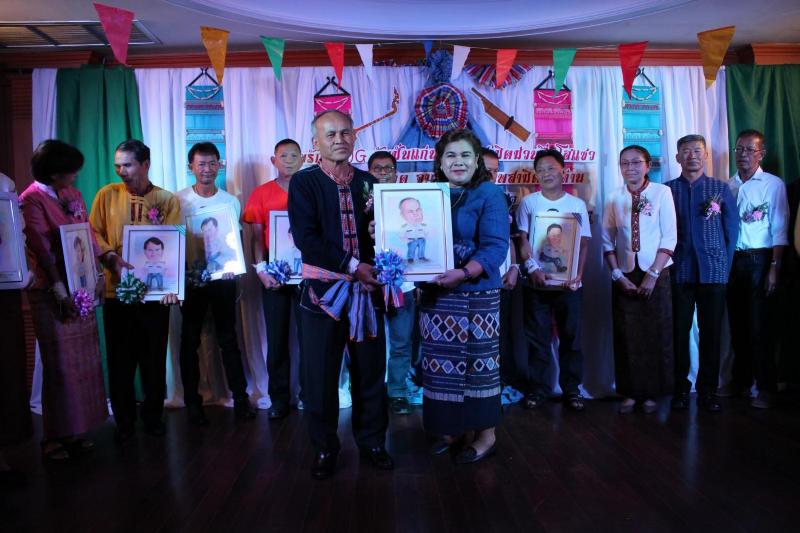 ภาพถ่าย ใช้ปุ่มลูกศร ซ้าย หรือ ขวา เลื่อนภาพถ่าย หรือปุ่มสามเหลี่ยมฉายภาพอัตโนมัติ  ถ้าต้องการบันทึกภาพ ใช้เมาส์คลิกขวาเลือกหัวข้อ  เป็นรูปภาพเป็น.. หรือ save as.. แสดงเต็มจอภาพ กุดปุ่ม F11 