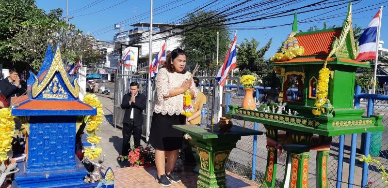 ภาพถ่าย ใช้ปุ่มลูกศร ซ้าย หรือ ขวา เลื่อนภาพถ่าย หรือปุ่มสามเหลี่ยมฉายภาพอัตโนมัติ  ถ้าต้องการบันทึกภาพ ใช้เมาส์คลิกขวาเลือกหัวข้อ  เป็นรูปภาพเป็น.. หรือ save as.. แสดงเต็มจอภาพ กุดปุ่ม F11 