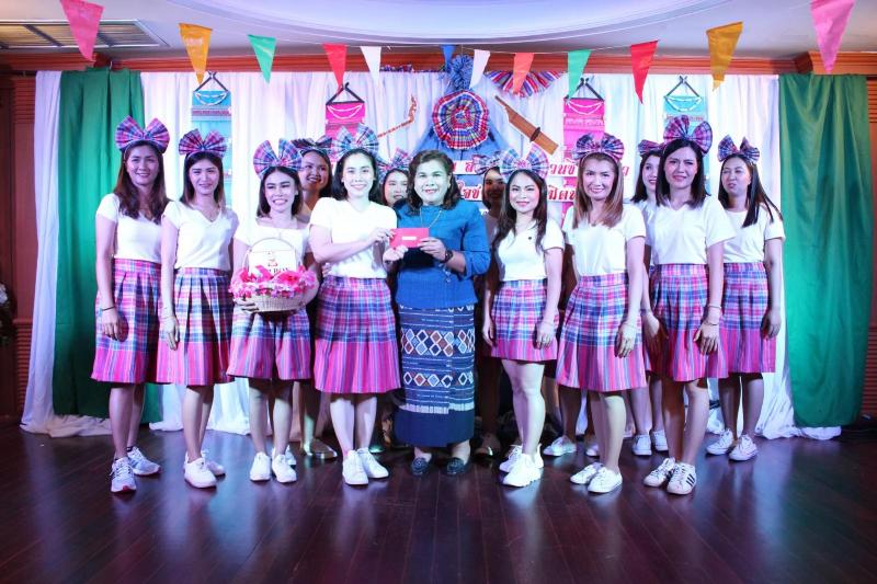 ภาพถ่าย ใช้ปุ่มลูกศร ซ้าย หรือ ขวา เลื่อนภาพถ่าย หรือปุ่มสามเหลี่ยมฉายภาพอัตโนมัติ  ถ้าต้องการบันทึกภาพ ใช้เมาส์คลิกขวาเลือกหัวข้อ  เป็นรูปภาพเป็น.. หรือ save as.. แสดงเต็มจอภาพ กุดปุ่ม F11 