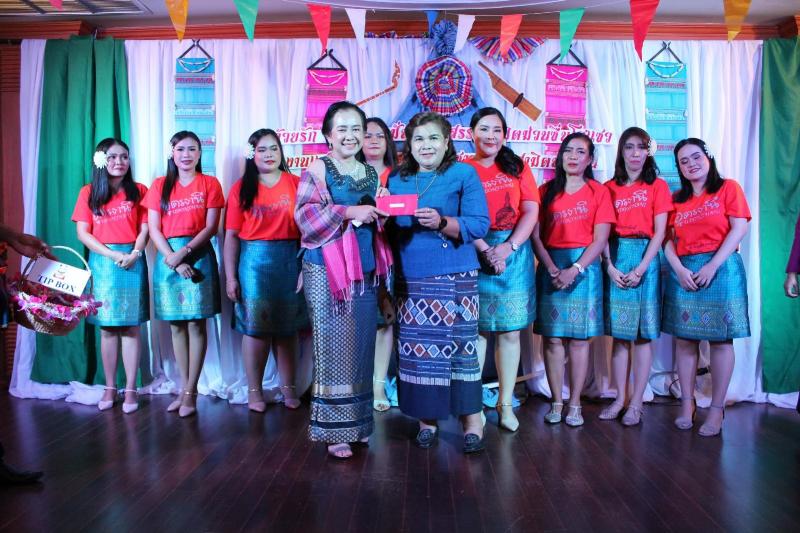 ภาพถ่าย ใช้ปุ่มลูกศร ซ้าย หรือ ขวา เลื่อนภาพถ่าย หรือปุ่มสามเหลี่ยมฉายภาพอัตโนมัติ  ถ้าต้องการบันทึกภาพ ใช้เมาส์คลิกขวาเลือกหัวข้อ  เป็นรูปภาพเป็น.. หรือ save as.. แสดงเต็มจอภาพ กุดปุ่ม F11 