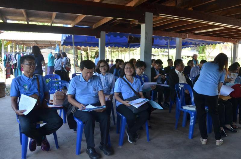 ภาพถ่าย ใช้ปุ่มลูกศร ซ้าย หรือ ขวา เลื่อนภาพถ่าย หรือปุ่มสามเหลี่ยมฉายภาพอัตโนมัติ  ถ้าต้องการบันทึกภาพ ใช้เมาส์คลิกขวาเลือกหัวข้อ  เป็นรูปภาพเป็น.. หรือ save as.. แสดงเต็มจอภาพ กุดปุ่ม F11 