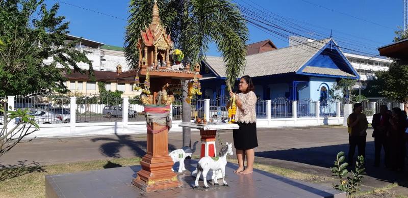 ภาพถ่าย ใช้ปุ่มลูกศร ซ้าย หรือ ขวา เลื่อนภาพถ่าย หรือปุ่มสามเหลี่ยมฉายภาพอัตโนมัติ  ถ้าต้องการบันทึกภาพ ใช้เมาส์คลิกขวาเลือกหัวข้อ  เป็นรูปภาพเป็น.. หรือ save as.. แสดงเต็มจอภาพ กุดปุ่ม F11 