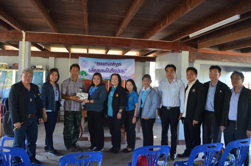 ภาพถ่าย ใช้ปุ่มลูกศร ซ้าย หรือ ขวา เลื่อนภาพถ่าย หรือปุ่มสามเหลี่ยมฉายภาพอัตโนมัติ  ถ้าต้องการบันทึกภาพ ใช้เมาส์คลิกขวาเลือกหัวข้อ  เป็นรูปภาพเป็น.. หรือ save as.. แสดงเต็มจอภาพ กุดปุ่ม F11 