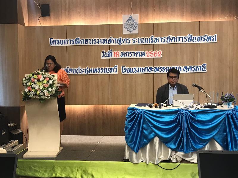 ภาพถ่าย ใช้ปุ่มลูกศร ซ้าย หรือ ขวา เลื่อนภาพถ่าย หรือปุ่มสามเหลี่ยมฉายภาพอัตโนมัติ  ถ้าต้องการบันทึกภาพ ใช้เมาส์คลิกขวาเลือกหัวข้อ  เป็นรูปภาพเป็น.. หรือ save as.. แสดงเต็มจอภาพ กุดปุ่ม F11 