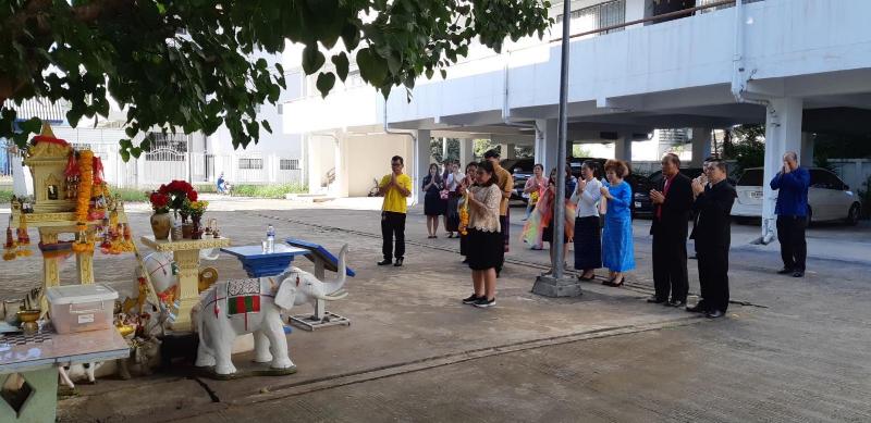 ภาพถ่าย ใช้ปุ่มลูกศร ซ้าย หรือ ขวา เลื่อนภาพถ่าย หรือปุ่มสามเหลี่ยมฉายภาพอัตโนมัติ  ถ้าต้องการบันทึกภาพ ใช้เมาส์คลิกขวาเลือกหัวข้อ  เป็นรูปภาพเป็น.. หรือ save as.. แสดงเต็มจอภาพ กุดปุ่ม F11 