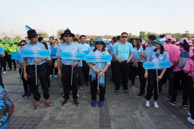 ภาพถ่าย ใช้ปุ่มลูกศร ซ้าย หรือ ขวา เลื่อนภาพถ่าย หรือปุ่มสามเหลี่ยมฉายภาพอัตโนมัติ  ถ้าต้องการบันทึกภาพ ใช้เมาส์คลิกขวาเลือกหัวข้อ  เป็นรูปภาพเป็น.. หรือ save as.. แสดงเต็มจอภาพ กุดปุ่ม F11 