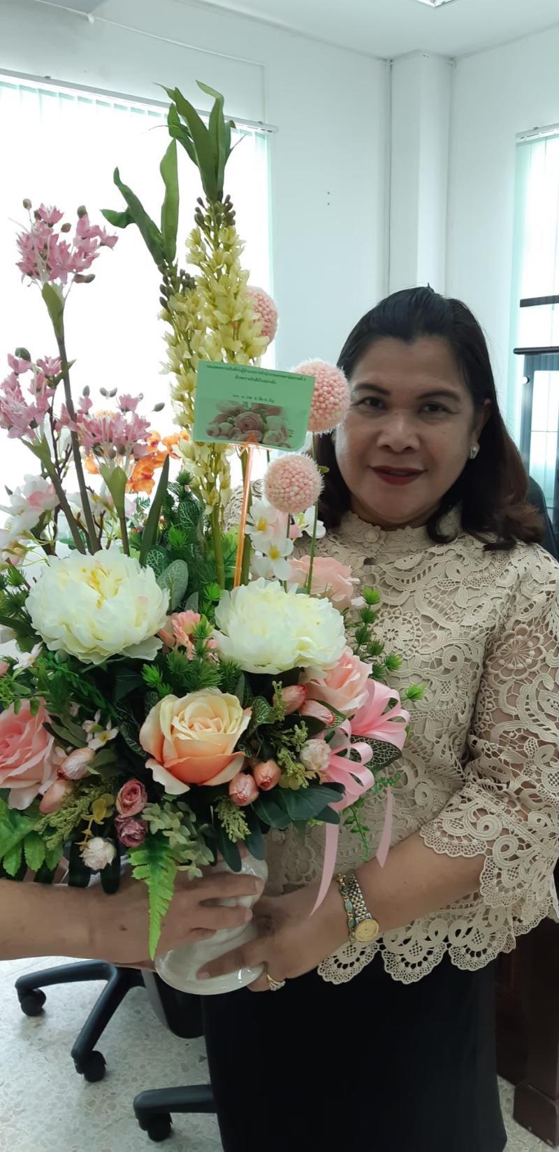 ภาพถ่าย ใช้ปุ่มลูกศร ซ้าย หรือ ขวา เลื่อนภาพถ่าย หรือปุ่มสามเหลี่ยมฉายภาพอัตโนมัติ  ถ้าต้องการบันทึกภาพ ใช้เมาส์คลิกขวาเลือกหัวข้อ  เป็นรูปภาพเป็น.. หรือ save as.. แสดงเต็มจอภาพ กุดปุ่ม F11 