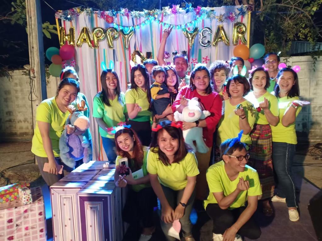 ภาพถ่าย ใช้ปุ่มลูกศร ซ้าย หรือ ขวา เลื่อนภาพถ่าย หรือปุ่มสามเหลี่ยมฉายภาพอัตโนมัติ  ถ้าต้องการบันทึกภาพ ใช้เมาส์คลิกขวาเลือกหัวข้อ  เป็นรูปภาพเป็น.. หรือ save as.. แสดงเต็มจอภาพ กุดปุ่ม F11 