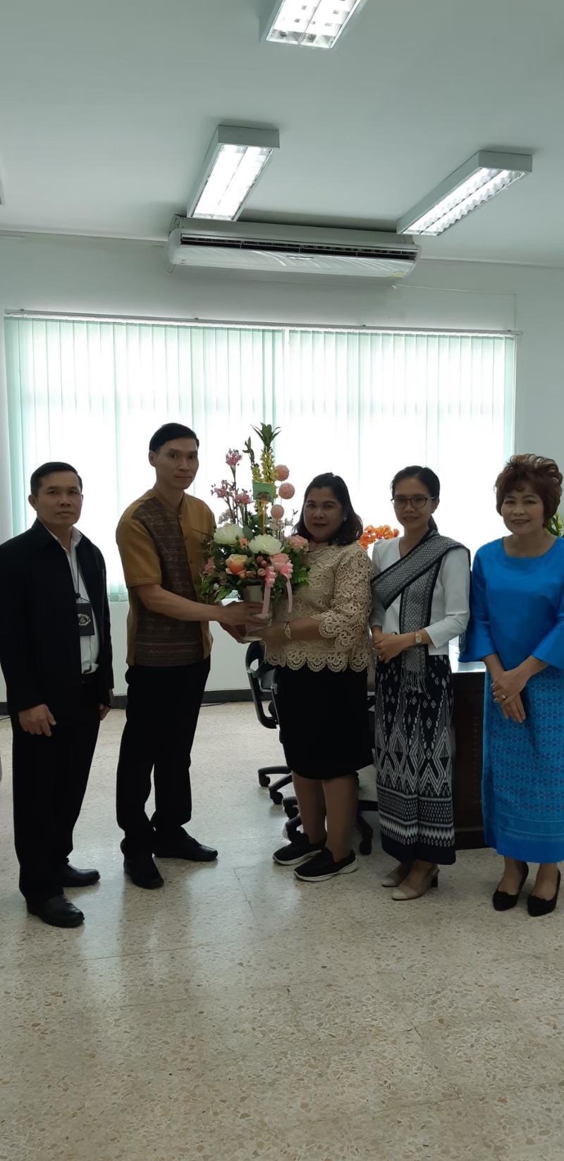 ภาพถ่าย ใช้ปุ่มลูกศร ซ้าย หรือ ขวา เลื่อนภาพถ่าย หรือปุ่มสามเหลี่ยมฉายภาพอัตโนมัติ  ถ้าต้องการบันทึกภาพ ใช้เมาส์คลิกขวาเลือกหัวข้อ  เป็นรูปภาพเป็น.. หรือ save as.. แสดงเต็มจอภาพ กุดปุ่ม F11 