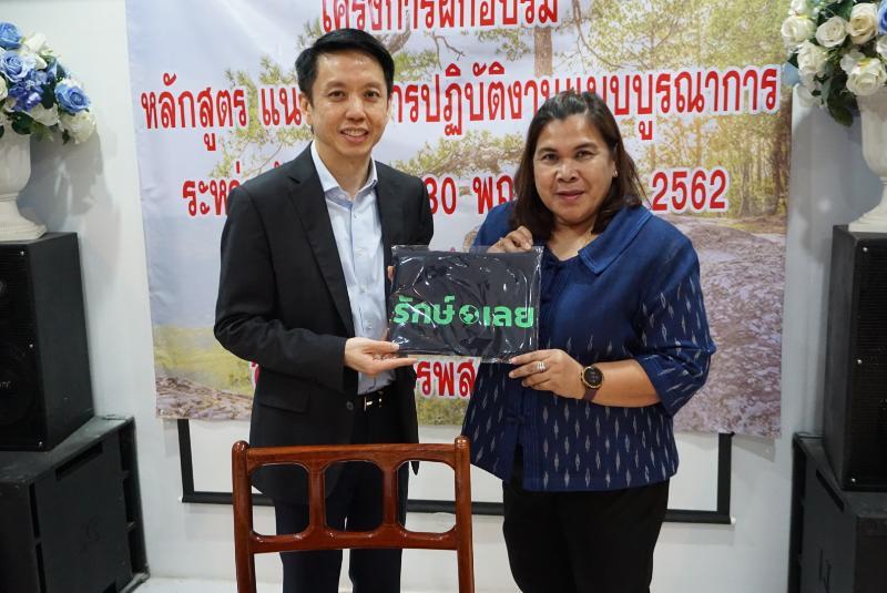 ภาพถ่าย ใช้ปุ่มลูกศร ซ้าย หรือ ขวา เลื่อนภาพถ่าย หรือปุ่มสามเหลี่ยมฉายภาพอัตโนมัติ  ถ้าต้องการบันทึกภาพ ใช้เมาส์คลิกขวาเลือกหัวข้อ  เป็นรูปภาพเป็น.. หรือ save as.. แสดงเต็มจอภาพ กุดปุ่ม F11 