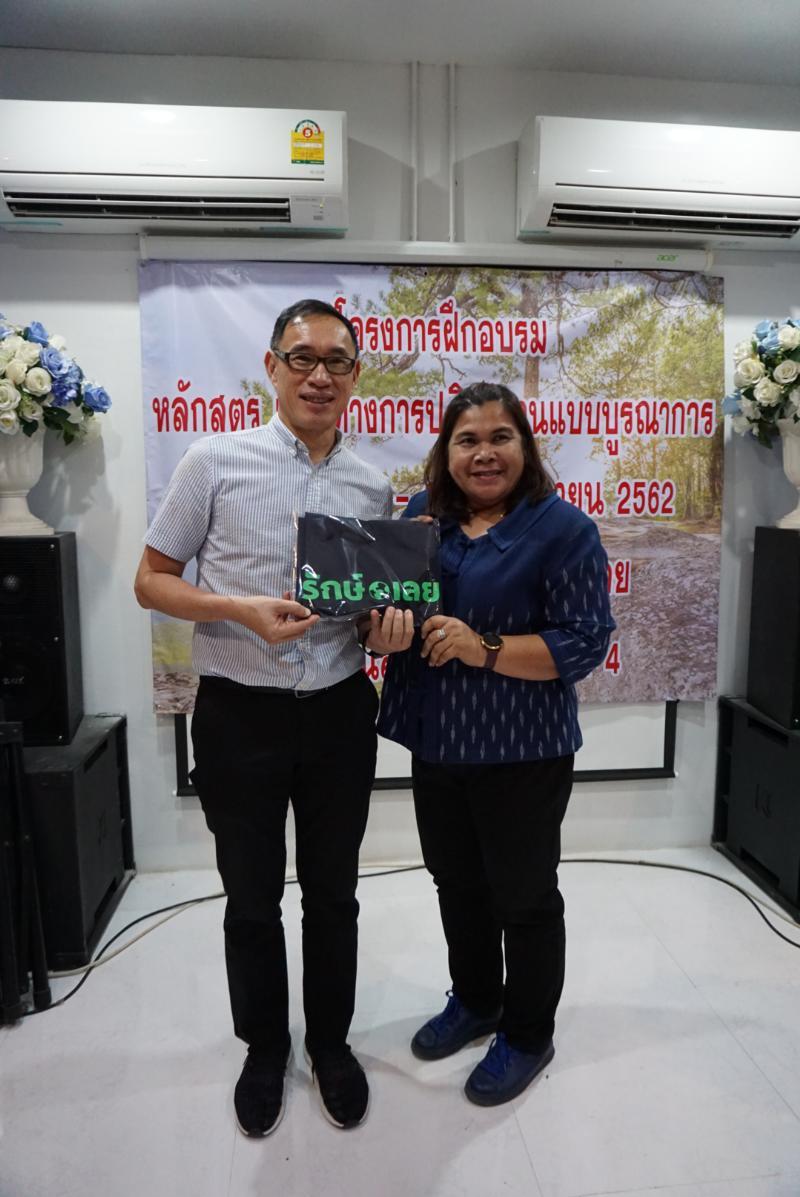 ภาพถ่าย ใช้ปุ่มลูกศร ซ้าย หรือ ขวา เลื่อนภาพถ่าย หรือปุ่มสามเหลี่ยมฉายภาพอัตโนมัติ  ถ้าต้องการบันทึกภาพ ใช้เมาส์คลิกขวาเลือกหัวข้อ  เป็นรูปภาพเป็น.. หรือ save as.. แสดงเต็มจอภาพ กุดปุ่ม F11 