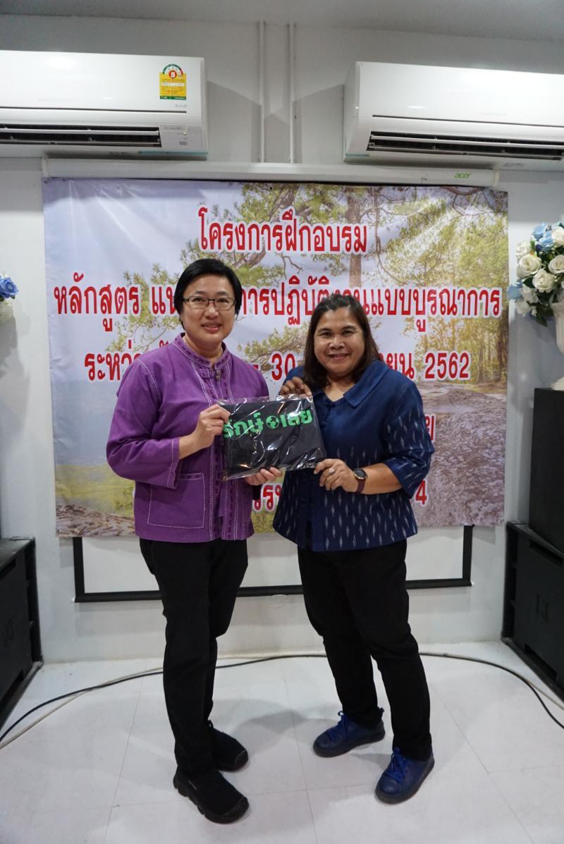 ภาพถ่าย ใช้ปุ่มลูกศร ซ้าย หรือ ขวา เลื่อนภาพถ่าย หรือปุ่มสามเหลี่ยมฉายภาพอัตโนมัติ  ถ้าต้องการบันทึกภาพ ใช้เมาส์คลิกขวาเลือกหัวข้อ  เป็นรูปภาพเป็น.. หรือ save as.. แสดงเต็มจอภาพ กุดปุ่ม F11 