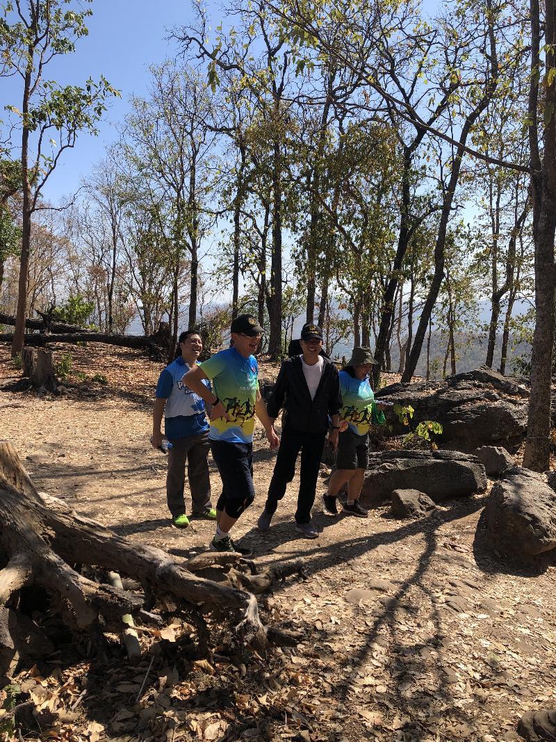 ภาพถ่าย ใช้ปุ่มลูกศร ซ้าย หรือ ขวา เลื่อนภาพถ่าย หรือปุ่มสามเหลี่ยมฉายภาพอัตโนมัติ  ถ้าต้องการบันทึกภาพ ใช้เมาส์คลิกขวาเลือกหัวข้อ  เป็นรูปภาพเป็น.. หรือ save as.. แสดงเต็มจอภาพ กุดปุ่ม F11 