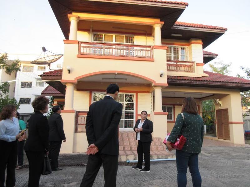 ภาพถ่าย ใช้ปุ่มลูกศร ซ้าย หรือ ขวา เลื่อนภาพถ่าย หรือปุ่มสามเหลี่ยมฉายภาพอัตโนมัติ  ถ้าต้องการบันทึกภาพ ใช้เมาส์คลิกขวาเลือกหัวข้อ  เป็นรูปภาพเป็น.. หรือ save as.. แสดงเต็มจอภาพ กุดปุ่ม F11 