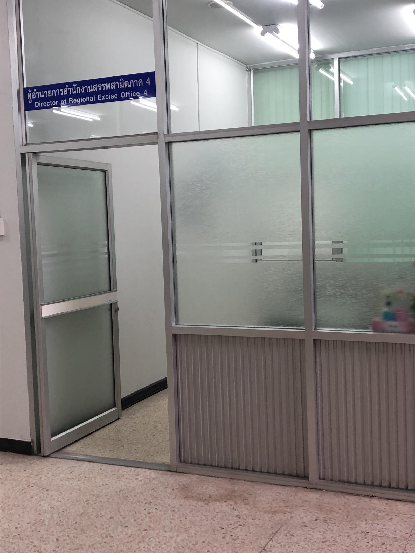 ภาพถ่าย ใช้ปุ่มลูกศร ซ้าย หรือ ขวา เลื่อนภาพถ่าย หรือปุ่มสามเหลี่ยมฉายภาพอัตโนมัติ  ถ้าต้องการบันทึกภาพ ใช้เมาส์คลิกขวาเลือกหัวข้อ  เป็นรูปภาพเป็น.. หรือ save as.. แสดงเต็มจอภาพ กุดปุ่ม F11 