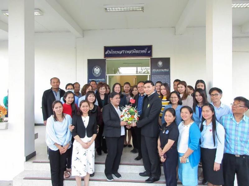 ภาพถ่าย ใช้ปุ่มลูกศร ซ้าย หรือ ขวา เลื่อนภาพถ่าย หรือปุ่มสามเหลี่ยมฉายภาพอัตโนมัติ  ถ้าต้องการบันทึกภาพ ใช้เมาส์คลิกขวาเลือกหัวข้อ  เป็นรูปภาพเป็น.. หรือ save as.. แสดงเต็มจอภาพ กุดปุ่ม F11 