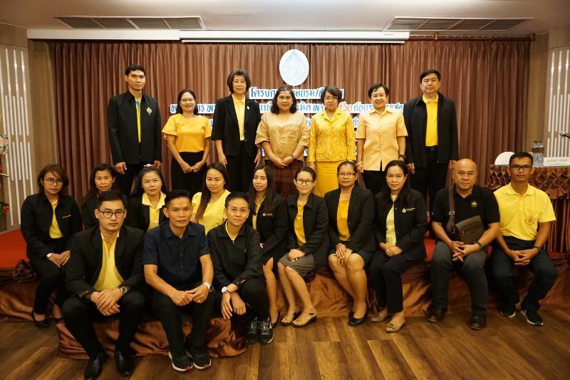 ภาพถ่าย ใช้ปุ่มลูกศร ซ้าย หรือ ขวา เลื่อนภาพถ่าย หรือปุ่มสามเหลี่ยมฉายภาพอัตโนมัติ  ถ้าต้องการบันทึกภาพ ใช้เมาส์คลิกขวาเลือกหัวข้อ  เป็นรูปภาพเป็น.. หรือ save as.. แสดงเต็มจอภาพ กุดปุ่ม F11 