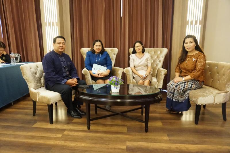 ภาพถ่าย ใช้ปุ่มลูกศร ซ้าย หรือ ขวา เลื่อนภาพถ่าย หรือปุ่มสามเหลี่ยมฉายภาพอัตโนมัติ  ถ้าต้องการบันทึกภาพ ใช้เมาส์คลิกขวาเลือกหัวข้อ  เป็นรูปภาพเป็น.. หรือ save as.. แสดงเต็มจอภาพ กุดปุ่ม F11 