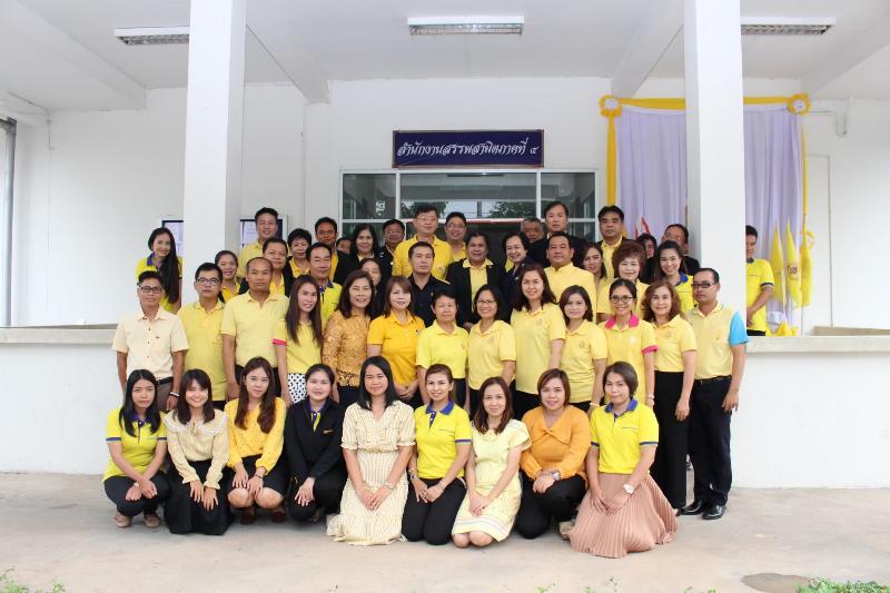 ภาพถ่าย ใช้ปุ่มลูกศร ซ้าย หรือ ขวา เลื่อนภาพถ่าย หรือปุ่มสามเหลี่ยมฉายภาพอัตโนมัติ  ถ้าต้องการบันทึกภาพ ใช้เมาส์คลิกขวาเลือกหัวข้อ  เป็นรูปภาพเป็น.. หรือ save as.. แสดงเต็มจอภาพ กุดปุ่ม F11 