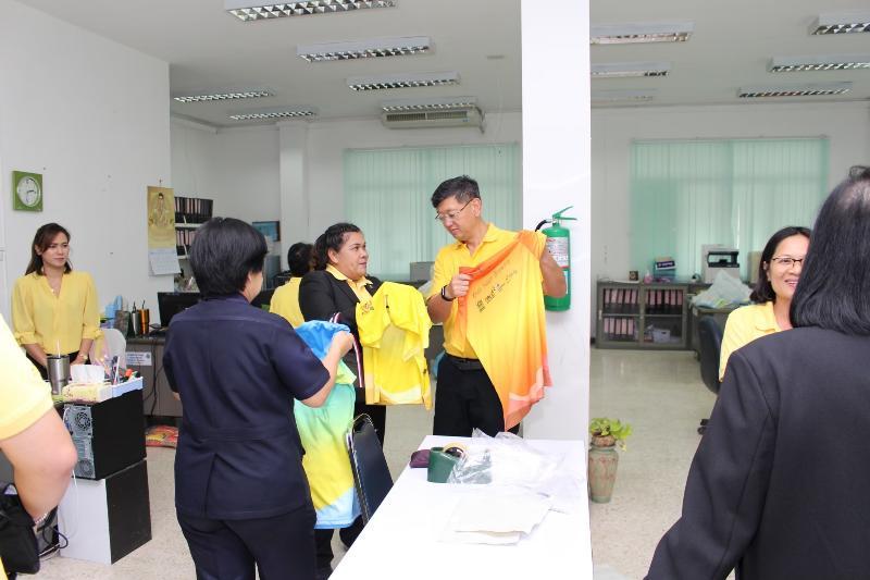 ภาพถ่าย ใช้ปุ่มลูกศร ซ้าย หรือ ขวา เลื่อนภาพถ่าย หรือปุ่มสามเหลี่ยมฉายภาพอัตโนมัติ  ถ้าต้องการบันทึกภาพ ใช้เมาส์คลิกขวาเลือกหัวข้อ  เป็นรูปภาพเป็น.. หรือ save as.. แสดงเต็มจอภาพ กุดปุ่ม F11 