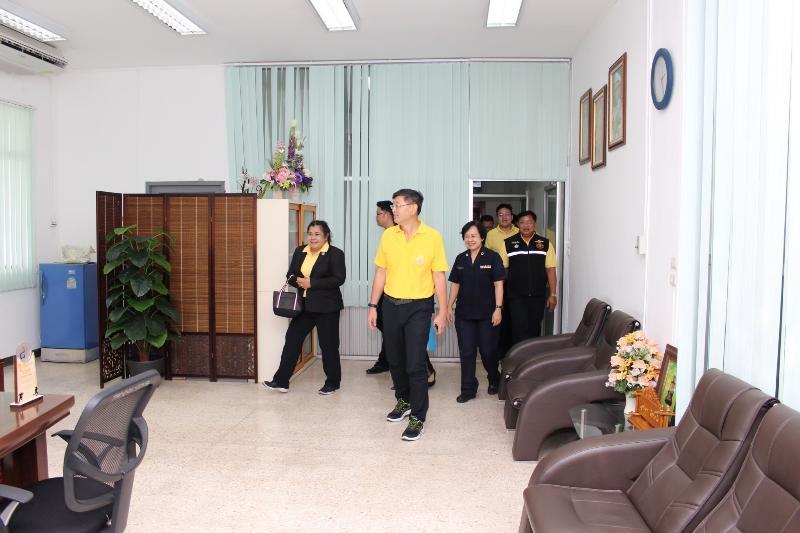 ภาพถ่าย ใช้ปุ่มลูกศร ซ้าย หรือ ขวา เลื่อนภาพถ่าย หรือปุ่มสามเหลี่ยมฉายภาพอัตโนมัติ  ถ้าต้องการบันทึกภาพ ใช้เมาส์คลิกขวาเลือกหัวข้อ  เป็นรูปภาพเป็น.. หรือ save as.. แสดงเต็มจอภาพ กุดปุ่ม F11 