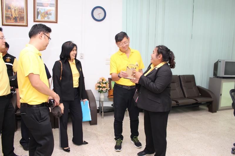 ภาพถ่าย ใช้ปุ่มลูกศร ซ้าย หรือ ขวา เลื่อนภาพถ่าย หรือปุ่มสามเหลี่ยมฉายภาพอัตโนมัติ  ถ้าต้องการบันทึกภาพ ใช้เมาส์คลิกขวาเลือกหัวข้อ  เป็นรูปภาพเป็น.. หรือ save as.. แสดงเต็มจอภาพ กุดปุ่ม F11 