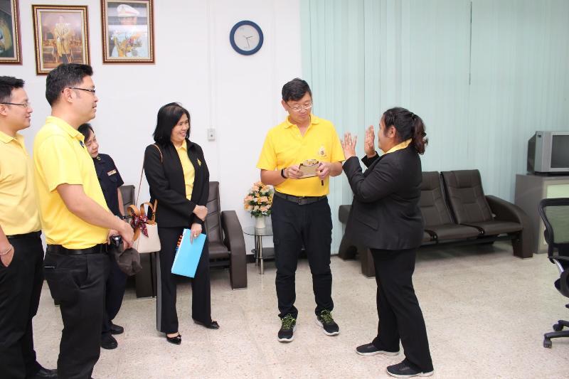 ภาพถ่าย ใช้ปุ่มลูกศร ซ้าย หรือ ขวา เลื่อนภาพถ่าย หรือปุ่มสามเหลี่ยมฉายภาพอัตโนมัติ  ถ้าต้องการบันทึกภาพ ใช้เมาส์คลิกขวาเลือกหัวข้อ  เป็นรูปภาพเป็น.. หรือ save as.. แสดงเต็มจอภาพ กุดปุ่ม F11 