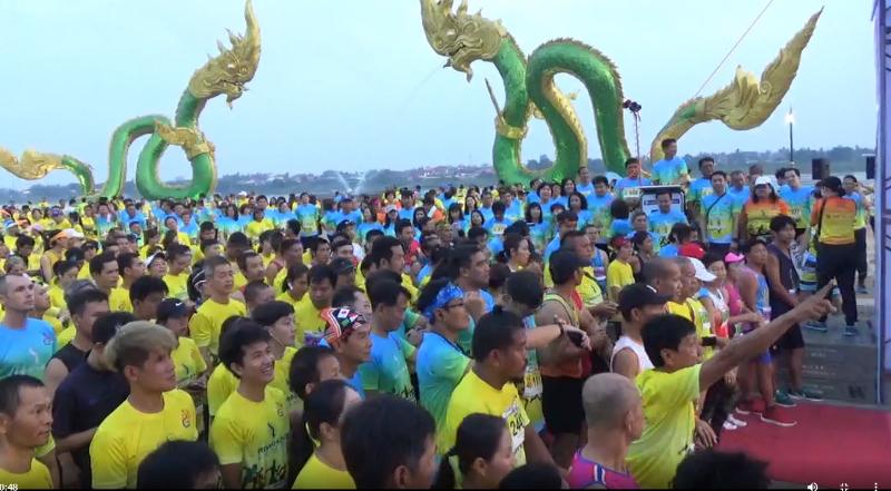 ภาพถ่าย ใช้ปุ่มลูกศร ซ้าย หรือ ขวา เลื่อนภาพถ่าย หรือปุ่มสามเหลี่ยมฉายภาพอัตโนมัติ  ถ้าต้องการบันทึกภาพ ใช้เมาส์คลิกขวาเลือกหัวข้อ  เป็นรูปภาพเป็น.. หรือ save as.. แสดงเต็มจอภาพ กุดปุ่ม F11 