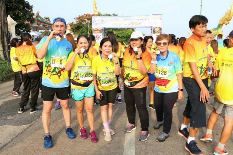 ภาพถ่าย ใช้ปุ่มลูกศร ซ้าย หรือ ขวา เลื่อนภาพถ่าย หรือปุ่มสามเหลี่ยมฉายภาพอัตโนมัติ  ถ้าต้องการบันทึกภาพ ใช้เมาส์คลิกขวาเลือกหัวข้อ  เป็นรูปภาพเป็น.. หรือ save as.. แสดงเต็มจอภาพ กุดปุ่ม F11 