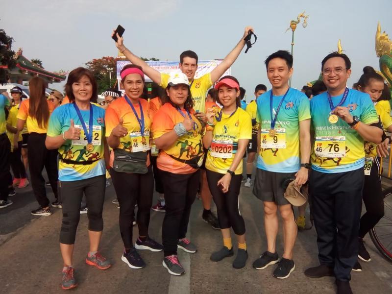 ภาพถ่าย ใช้ปุ่มลูกศร ซ้าย หรือ ขวา เลื่อนภาพถ่าย หรือปุ่มสามเหลี่ยมฉายภาพอัตโนมัติ  ถ้าต้องการบันทึกภาพ ใช้เมาส์คลิกขวาเลือกหัวข้อ  เป็นรูปภาพเป็น.. หรือ save as.. แสดงเต็มจอภาพ กุดปุ่ม F11 