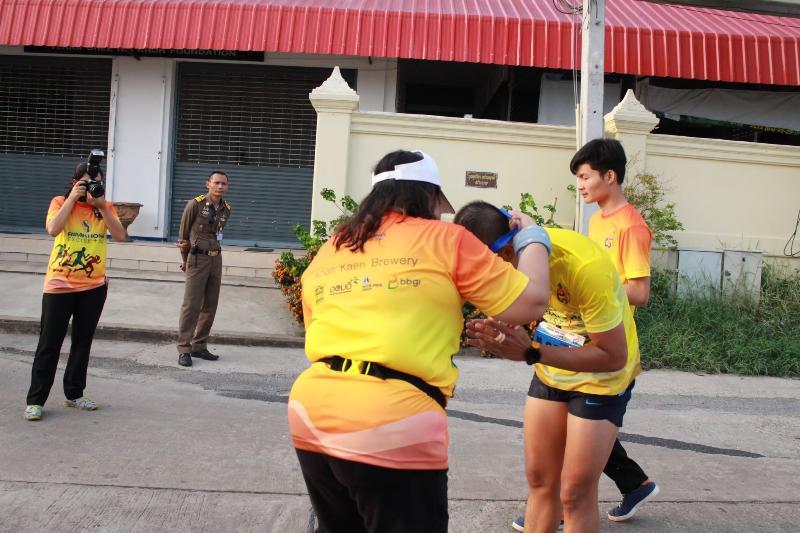 ภาพถ่าย ใช้ปุ่มลูกศร ซ้าย หรือ ขวา เลื่อนภาพถ่าย หรือปุ่มสามเหลี่ยมฉายภาพอัตโนมัติ  ถ้าต้องการบันทึกภาพ ใช้เมาส์คลิกขวาเลือกหัวข้อ  เป็นรูปภาพเป็น.. หรือ save as.. แสดงเต็มจอภาพ กุดปุ่ม F11 