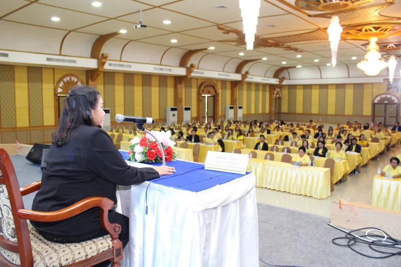 ภาพถ่าย ใช้ปุ่มลูกศร ซ้าย หรือ ขวา เลื่อนภาพถ่าย หรือปุ่มสามเหลี่ยมฉายภาพอัตโนมัติ  ถ้าต้องการบันทึกภาพ ใช้เมาส์คลิกขวาเลือกหัวข้อ  เป็นรูปภาพเป็น.. หรือ save as.. แสดงเต็มจอภาพ กุดปุ่ม F11 