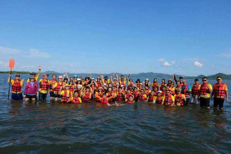 ภาพถ่าย ใช้ปุ่มลูกศร ซ้าย หรือ ขวา เลื่อนภาพถ่าย หรือปุ่มสามเหลี่ยมฉายภาพอัตโนมัติ  ถ้าต้องการบันทึกภาพ ใช้เมาส์คลิกขวาเลือกหัวข้อ  เป็นรูปภาพเป็น.. หรือ save as.. แสดงเต็มจอภาพ กุดปุ่ม F11 