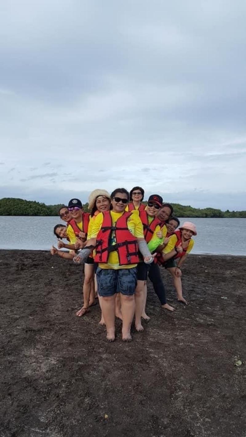 ภาพถ่าย ใช้ปุ่มลูกศร ซ้าย หรือ ขวา เลื่อนภาพถ่าย หรือปุ่มสามเหลี่ยมฉายภาพอัตโนมัติ  ถ้าต้องการบันทึกภาพ ใช้เมาส์คลิกขวาเลือกหัวข้อ  เป็นรูปภาพเป็น.. หรือ save as.. แสดงเต็มจอภาพ กุดปุ่ม F11 