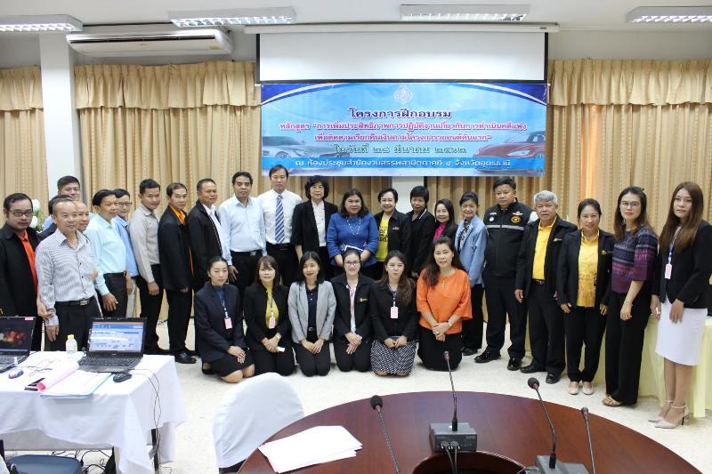 ภาพถ่าย ใช้ปุ่มลูกศร ซ้าย หรือ ขวา เลื่อนภาพถ่าย หรือปุ่มสามเหลี่ยมฉายภาพอัตโนมัติ  ถ้าต้องการบันทึกภาพ ใช้เมาส์คลิกขวาเลือกหัวข้อ  เป็นรูปภาพเป็น.. หรือ save as.. แสดงเต็มจอภาพ กุดปุ่ม F11 