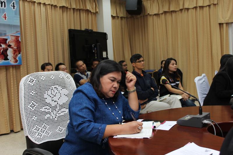 ภาพถ่าย ใช้ปุ่มลูกศร ซ้าย หรือ ขวา เลื่อนภาพถ่าย หรือปุ่มสามเหลี่ยมฉายภาพอัตโนมัติ  ถ้าต้องการบันทึกภาพ ใช้เมาส์คลิกขวาเลือกหัวข้อ  เป็นรูปภาพเป็น.. หรือ save as.. แสดงเต็มจอภาพ กุดปุ่ม F11 