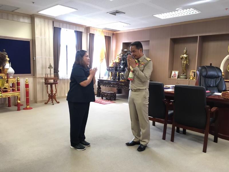 ภาพถ่าย ใช้ปุ่มลูกศร ซ้าย หรือ ขวา เลื่อนภาพถ่าย หรือปุ่มสามเหลี่ยมฉายภาพอัตโนมัติ  ถ้าต้องการบันทึกภาพ ใช้เมาส์คลิกขวาเลือกหัวข้อ  เป็นรูปภาพเป็น.. หรือ save as.. แสดงเต็มจอภาพ กุดปุ่ม F11 